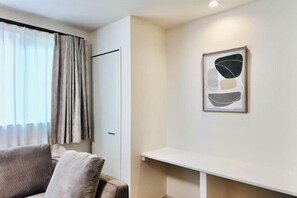 Ballroom - 【Little Planet】Kyobashi Osaka Castle Park Newly Built Free Parking Direct access to Kansai Airport, (Osaka)