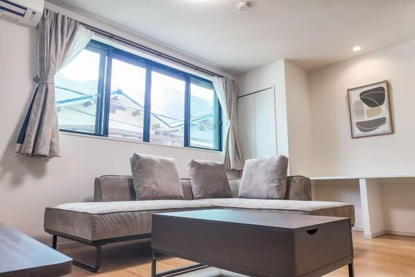 Living area - 【Little Planet】Kyobashi Osaka Castle Park Newly Built Free Parking Direct access to Kansai Airport, (Osaka)