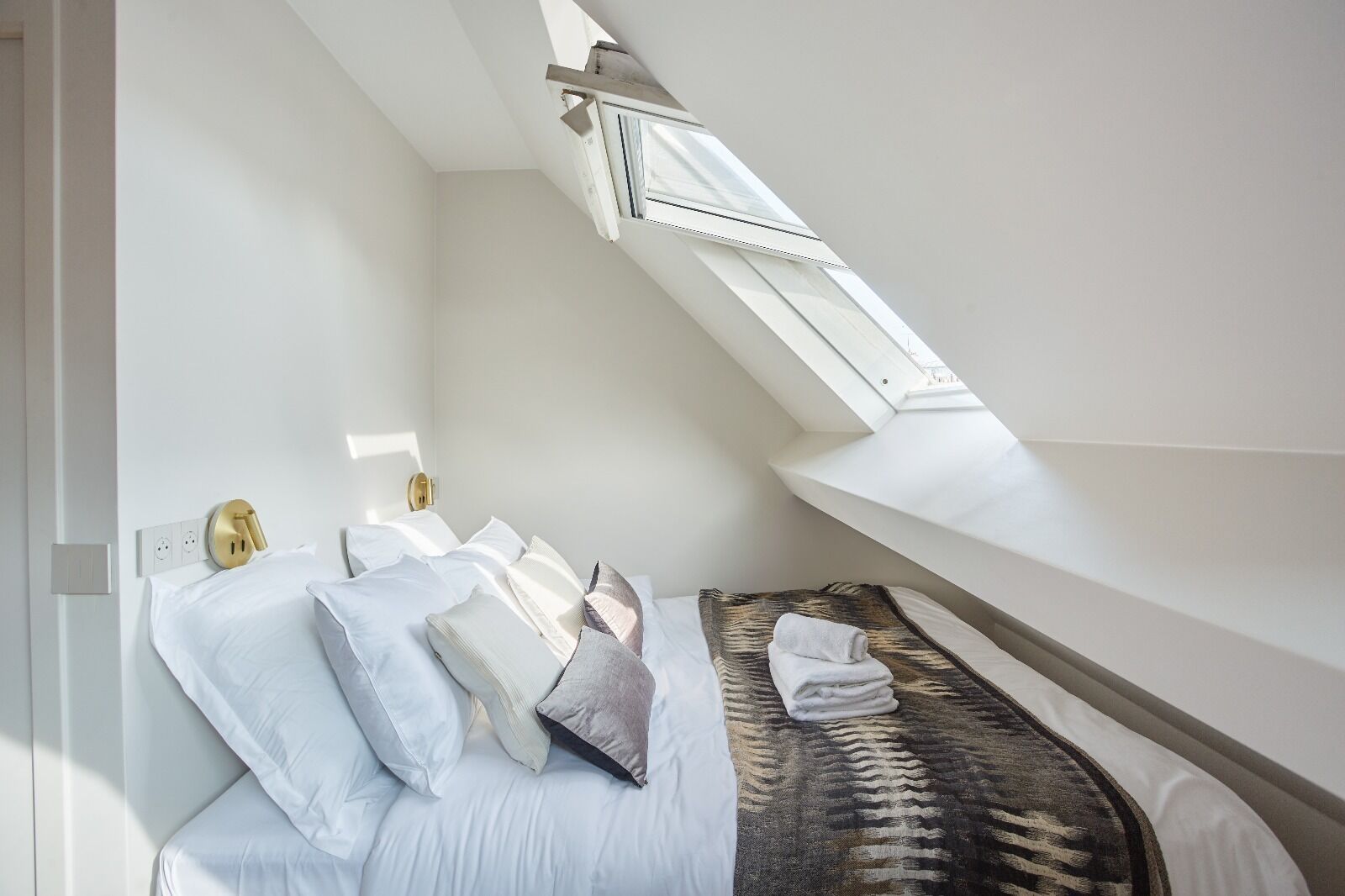 Studio | Een minibar, verduisterende gordijnen, een strijkplank/strijkijzer