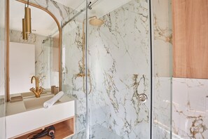 Studio | Salle de bain | Chaussons