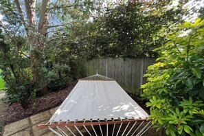 Garden - Luxury Family Home in Central Windsor with Large Garden, Games Room & Parking (Windsor)