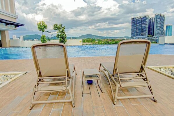 حمام سباحة خارجي