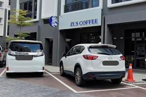 موقف سيارات