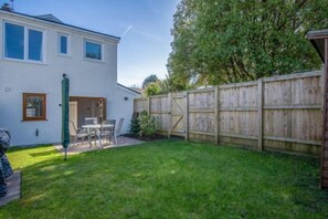 Garden - Nottage Road - 3 Bedroom Holiday Home - Mumbles (Newton)