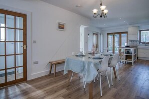 Room - Nottage Road - 3 Bedroom Holiday Home - Mumbles (Newton)