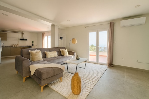 Apartment | Living area - Spacieux Appartement a Dely Brahim (Algiers)