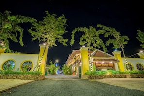 Ảnh chưa phân loại, 2 trong số 33 ảnh, nút