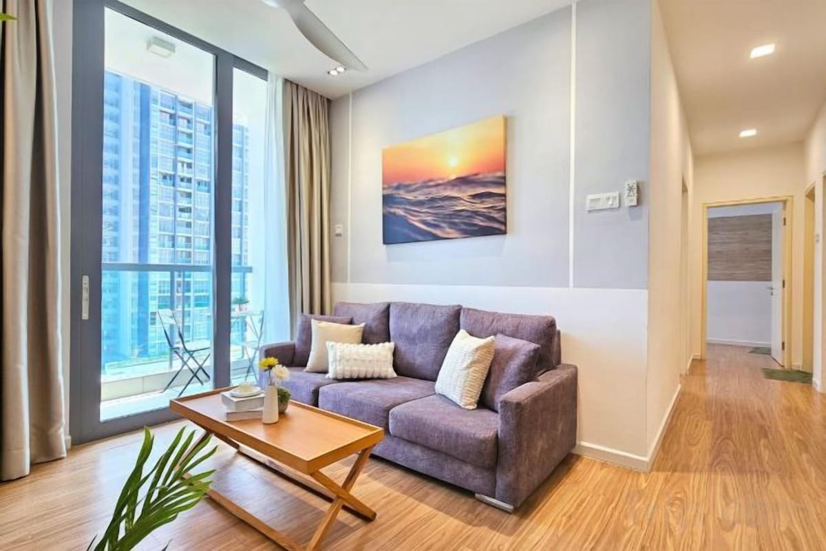 Cozy 3-Bedroom With Balcony Swimming Pool View