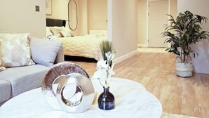 Cribs/infant beds - Beautiful Retreat in the Heart of the City Leeds (Leeds)