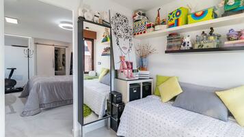 2 slaapkamers, een strijkplank/strijkijzer, wifi, beddengoed