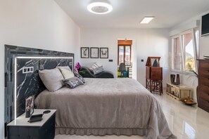 2 bedrooms, iron/ironing board, WiFi, bed sheets - Modern Luxury Loft Newly Renovated (Solares)