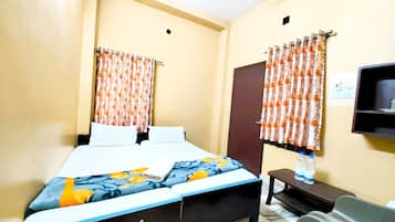 Deluxe Double Room | Hypo-allergenic bedding, soundproofing, free WiFi, bed sheets