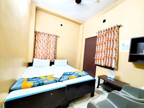 Deluxe Double Room | Hypo-allergenic bedding, soundproofing, free WiFi, bed sheets - Hotel Teerth Guest House Varanasi  (Varanasi)