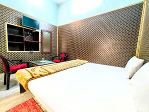 Deluxe tweepersoonskamer, airconditioning | Hypoallergeen beddengoed, geluiddichte muren, gratis wifi, beddengoed