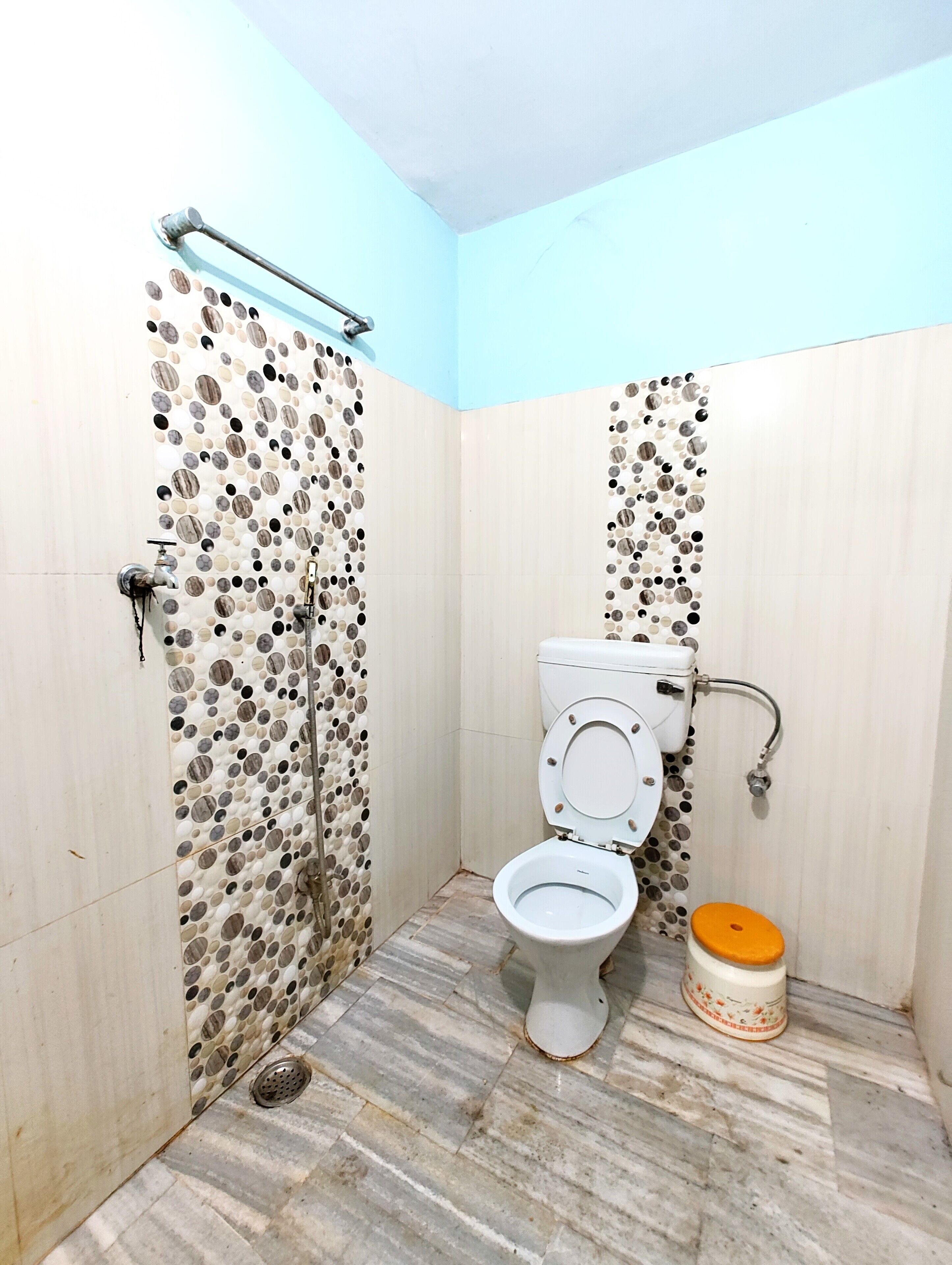 Phòng đôi cơ bản | Phòng tắm | Buồng tắm vòi sen, vòi sen phun mưa, dép đi trong nhà, khăn tắm 