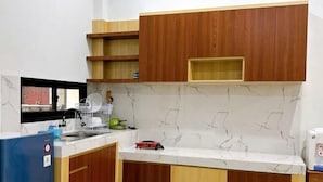 Private kitchen - Emaigi homestay (Depok)