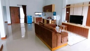 Living area - Emaigi homestay (Depok)