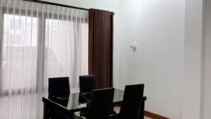 Dining - Emaigi homestay (Depok)