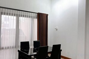 Unclassified image, 3 of 9, button - Emaigi homestay (Depok)