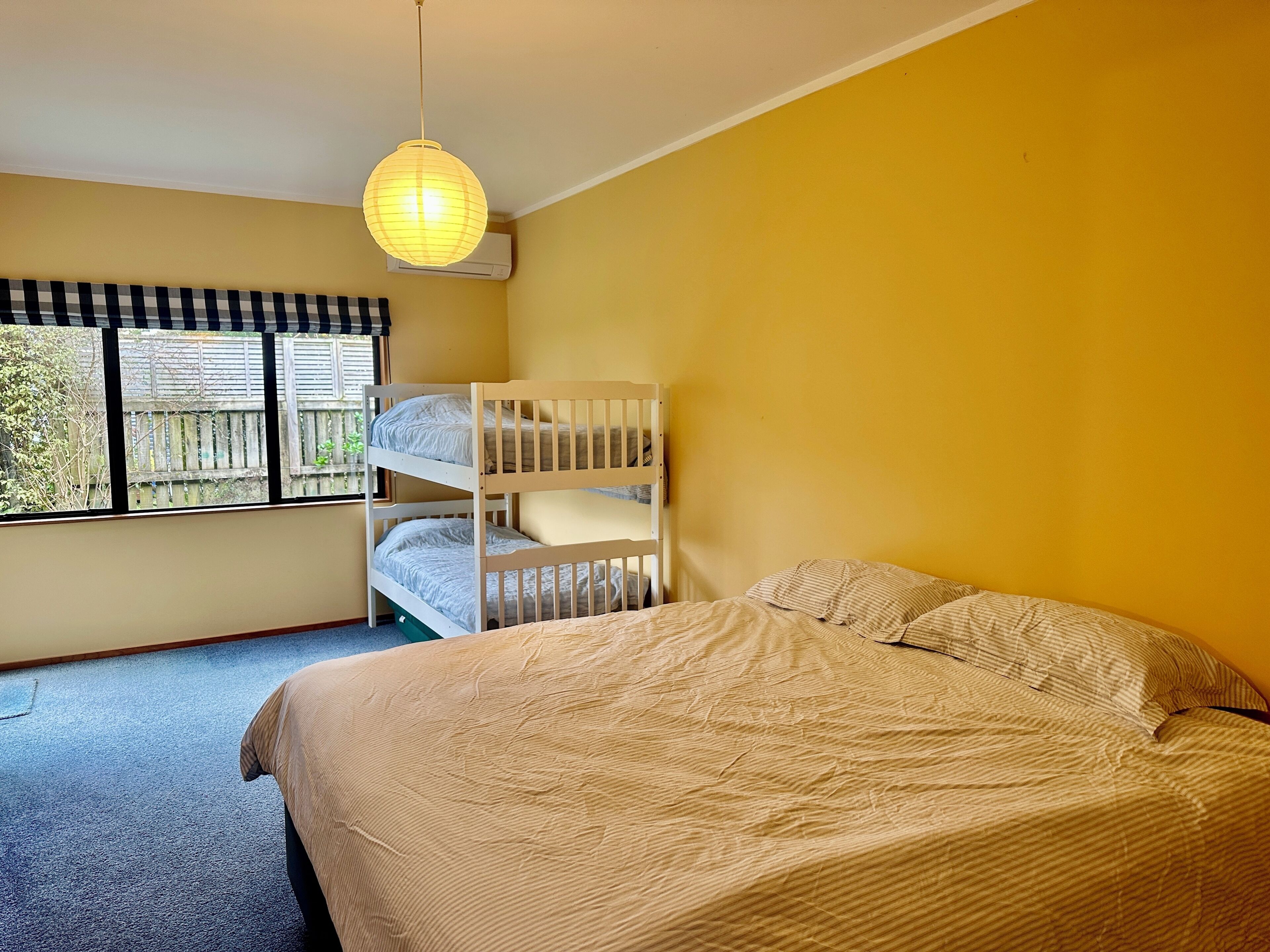 4 makuuhuonetta, silitysrauta/-lauta, Wi-Fi, vuodevaatteet