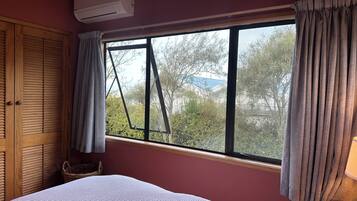 4 habitaciones, tabla de planchar con plancha, wifi y ropa de cama