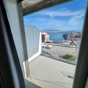 Camera panoramica con letto matrimoniale o 2 letti singoli, balcone, vista mare | Balcone