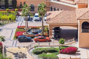 مواقف سيارات مجانية