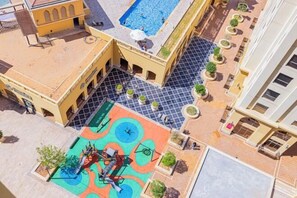 حمام سباحة خارجي