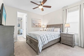 6 bedrooms, individually decorated, individually furnished, bed sheets - Disney Retreat at Encore Resort (Kissimmee)