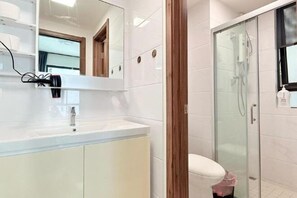 Room - Regalia 2B2R 4Pax near Duty Free GB B-2506 (Gelang Patah)