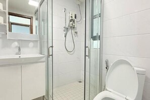 Room - Regalia 2B2R 4Pax near Duty Free GB B-2506 (Gelang Patah)