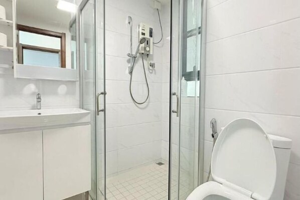 Room - Regalia 2B2R 4Pax near Duty Free GB B-2506 (Gelang Patah)