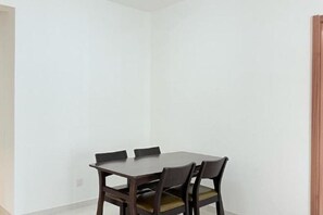 Room - Regalia 2B2R 4Pax near Duty Free GB B-2506 (Gelang Patah)