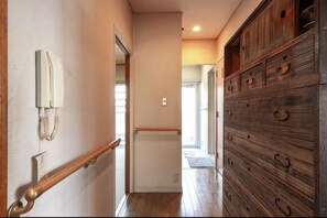 Unclassified image, 3 of 18, button - Higashi Mukojima 4 Room (Tokyo)