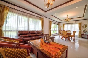 Room - Royal Boat Pool Villa - Pattaya (Pattaya)
