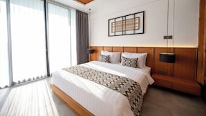 A modern hotel room with a large bed, a wooden ceiling, a large window with curtains, and a wall-mounted artwork. - Kairos Villa Ubud (Bali)