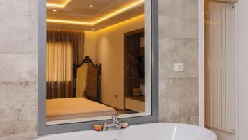 3 多间卧室、熨斗/熨衣板、上网接入、床单