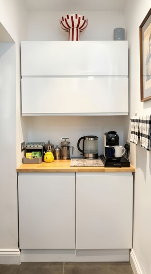 Microwave, oven, stovetop, dishwasher - Burlington Palace North Wing, Palatial Suites, Velvet Dining Room, (Eastbourne)