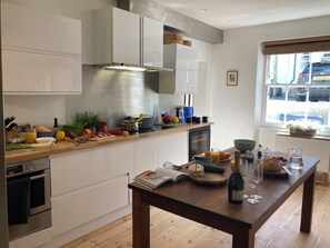 Microwave, oven, stovetop, dishwasher - Burlington Palace, Huge Sea front Villa, Super King suites, velvet dining room (Eastbourne)