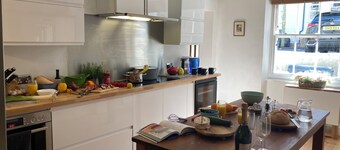 Burlington Palace, Huge Sea front Villa, Super King suites, velvet dining room