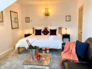 9 Schlafzimmer, Bügeleisen/Bügelbrett, WLAN, Bettwäsche