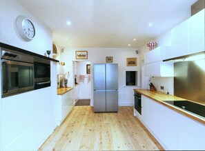 Mikrowelle, Ofen, Herdplatte, Geschirrspüler