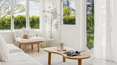 The Yamba Studio - A Hilltop Haven by the Sea