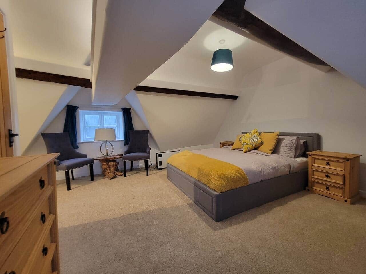 2 quartos, ferros/tábuas de passar roupa, Wi-Fi, roupa de cama