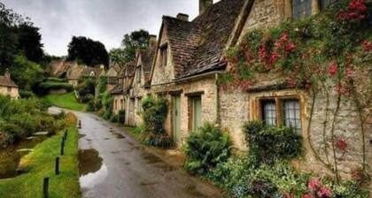 Cosy cottage in Bibury & parking