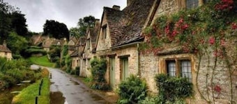 Cosy cottage in Bibury & parking