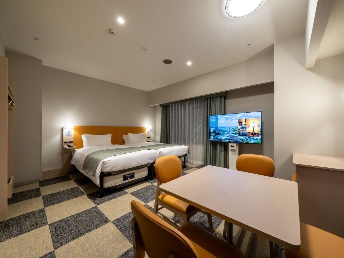 Family Room, Non Smoking | In-room safe, WiFi (free), bed sheets