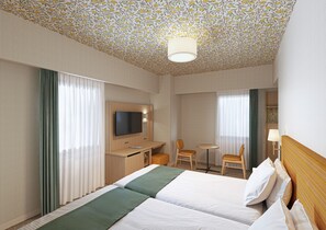 Premium bedding, in-room safe, free WiFi, bed sheets