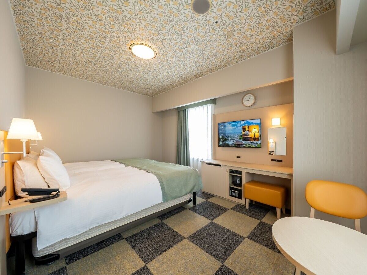 In-room safe, free WiFi, bed sheets