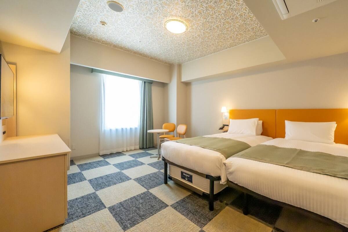 Caja de seguridad en la habitación, wifi gratis y ropa de cama